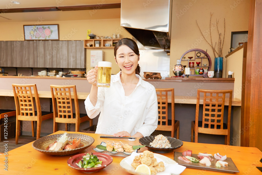 女性　居酒屋