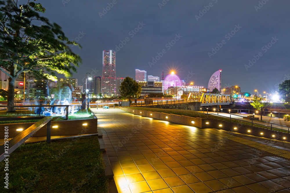 日本横滨市夜晚的城市景观