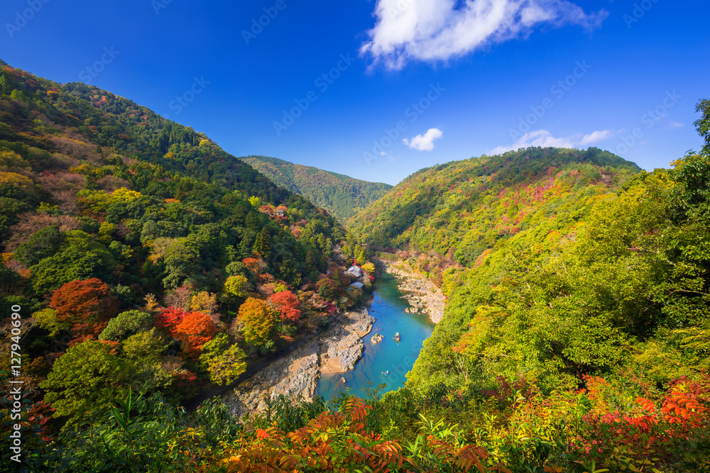 日本荒山视点和鹤津河的秋天