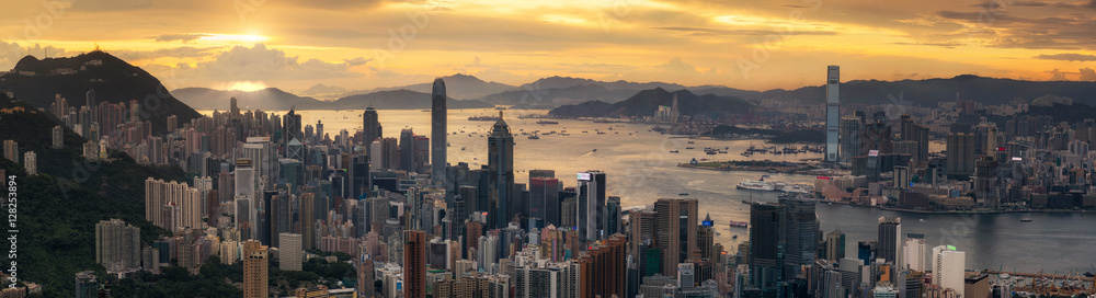 日出（昼夜拍摄）维多利亚港上空