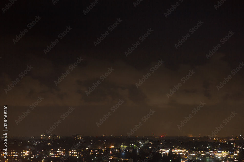 夜城景观。夜城天空。城市背景。