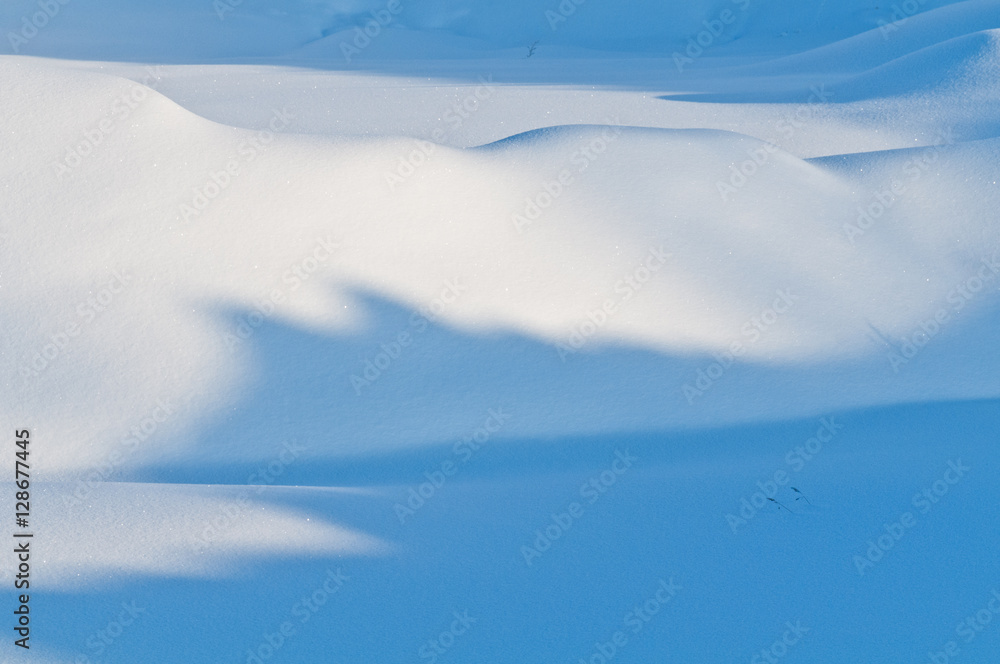 温和柔和的雪。