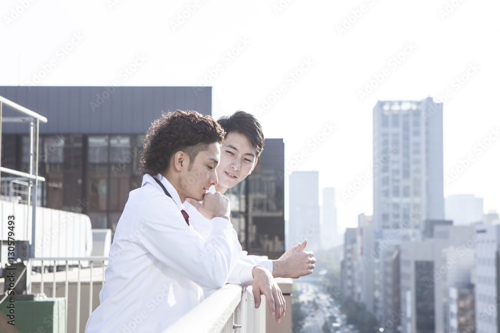 Doctors are consulting colleagues on the rooftop