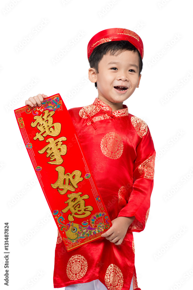 越南男孩祝贺新年。农历新年快乐