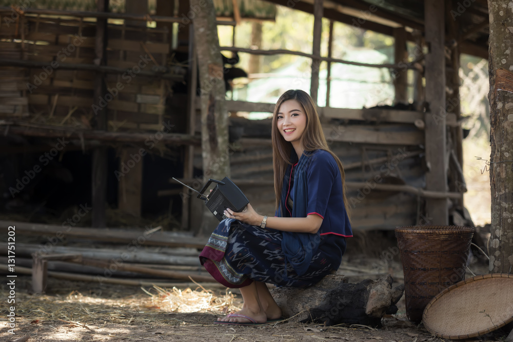 亚洲农村妇女在农田中的生计。