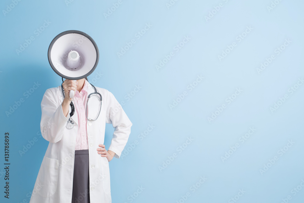 woman doctor take microphone