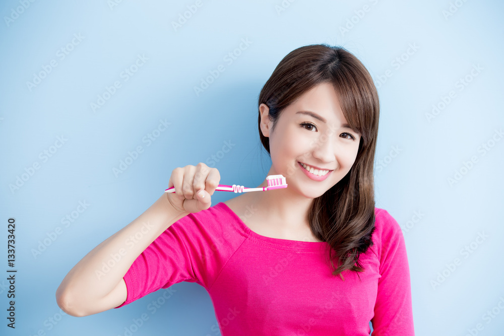 beauty woman brush her teeth