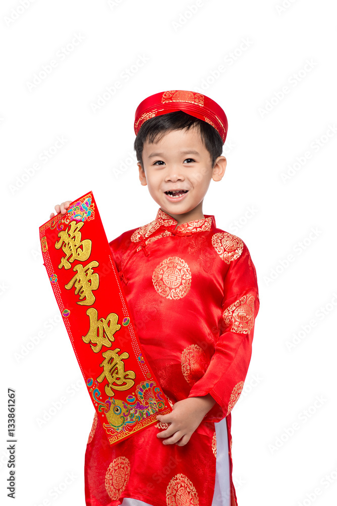 越南男孩祝贺新年。农历新年快乐