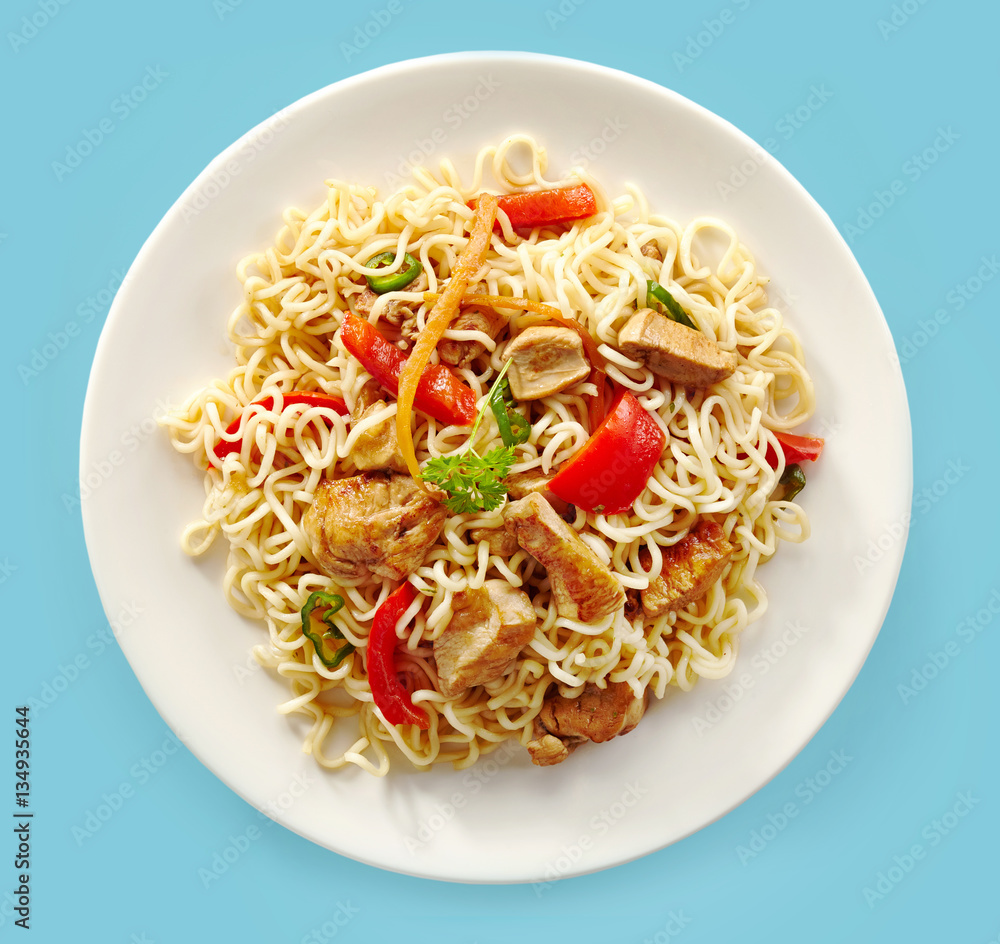 noodles with chicken and vegetables