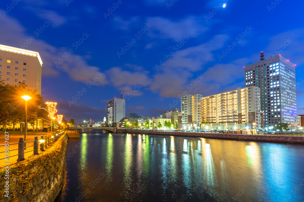 日本横滨夜晚的城市景观