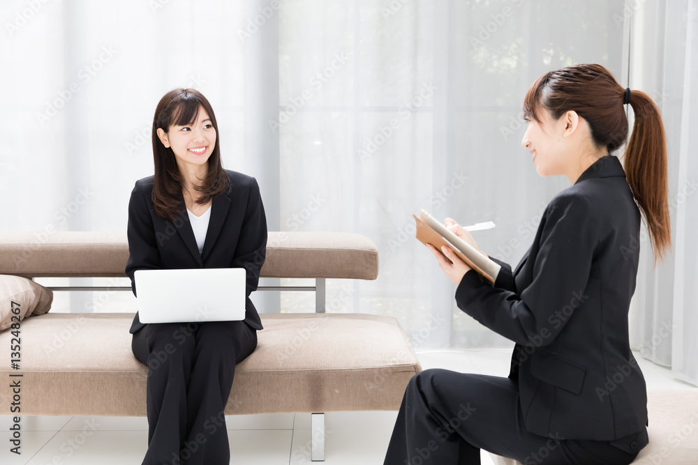 asian businesswomen talking in the room