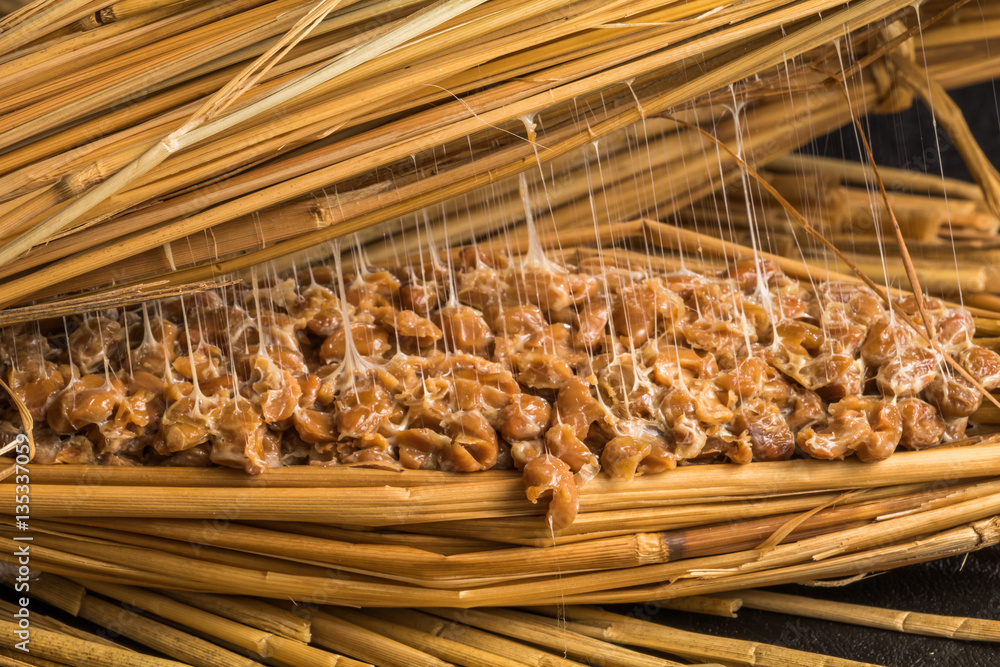 わら入り有機栽培大豆の納豆　(natto)