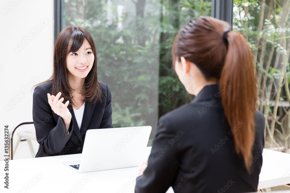 asian businesswomen working in the office