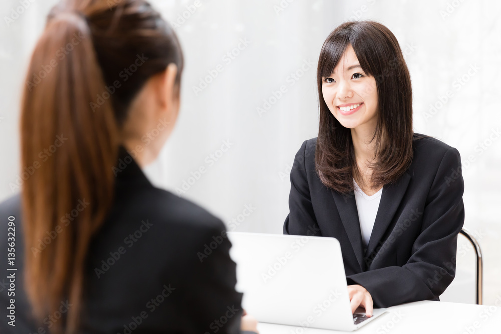 asian businesswomen working in the office