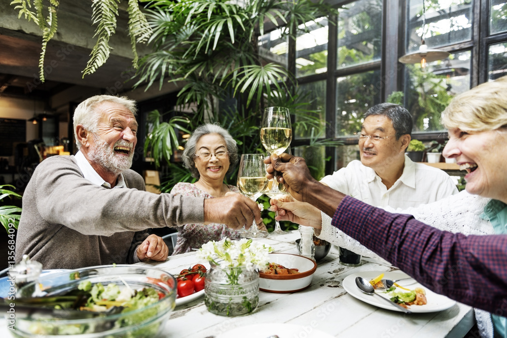 老年退休群体遇见幸福观