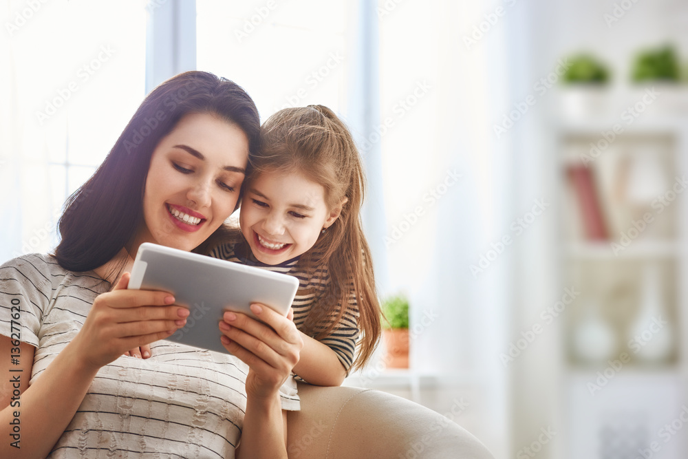 mom and child with tablet