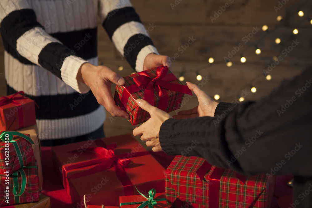 Men are giving gifts to women