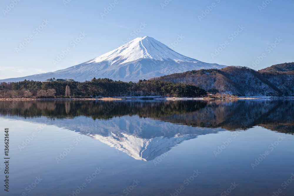 冬天川口湖的富士山