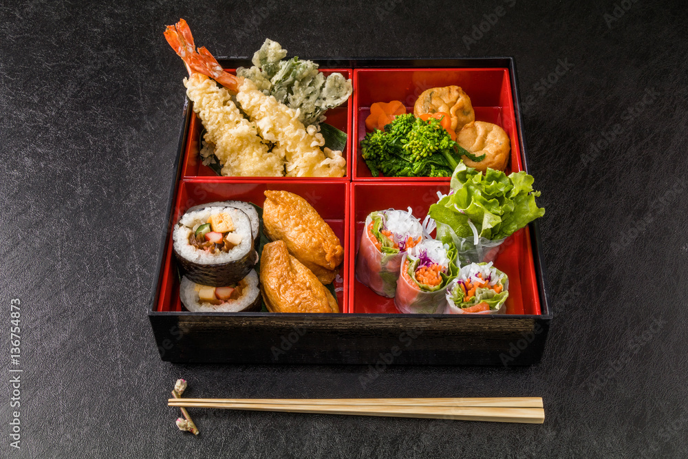 行楽弁当　 Food of good holiday making lunch box
