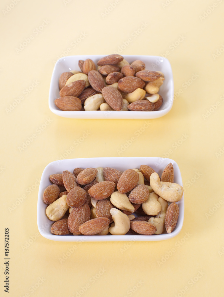 Close - up Healthy mixed nuts , Almond , Cashews nut