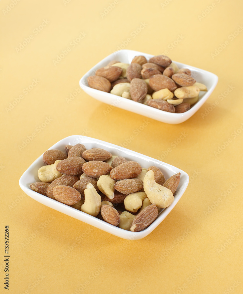 Close - up Healthy mixed nuts , Almond , Cashews nut