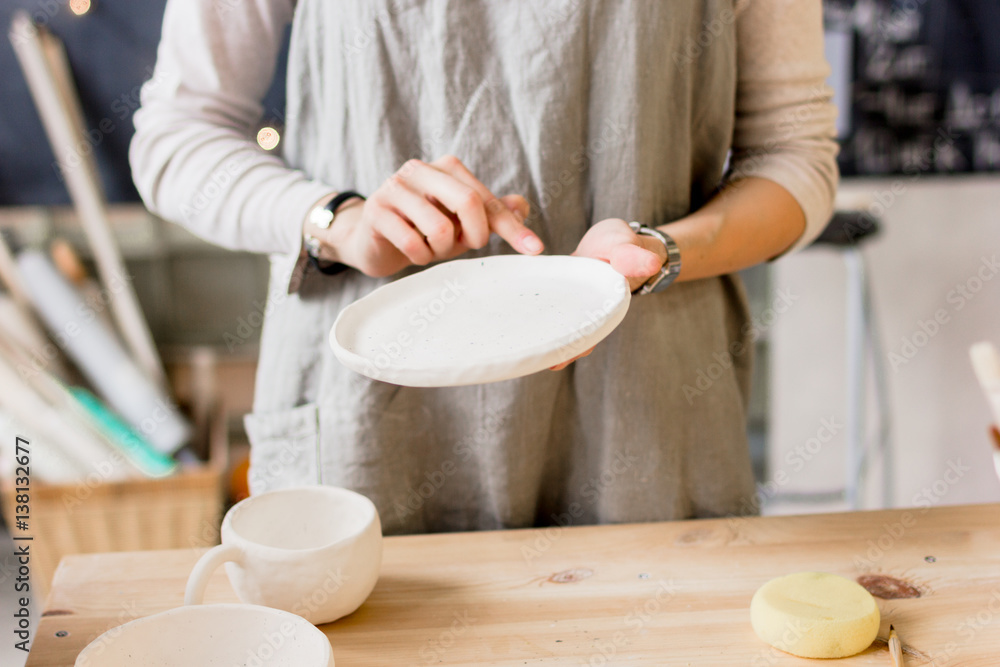 workshop production of ceramic tableware product painting