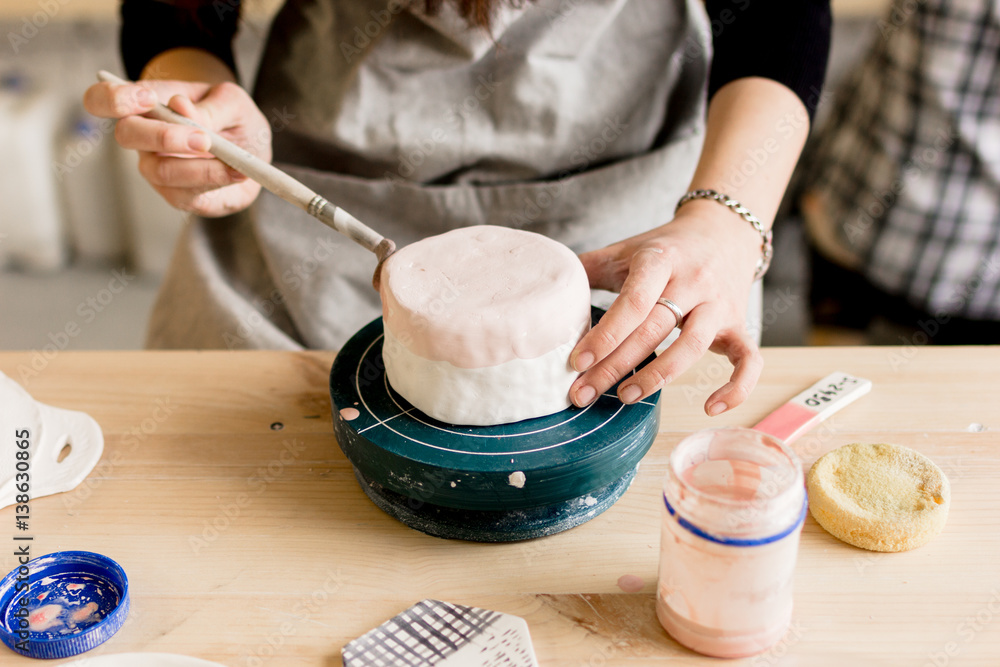 workshop production of ceramic tableware product painting