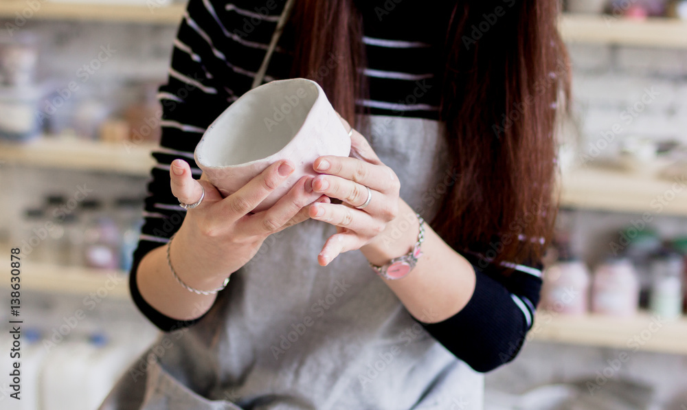 workshop production of ceramic tableware product painting