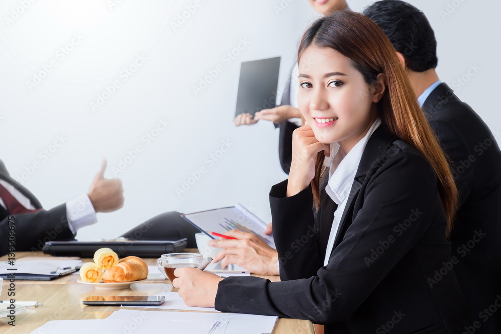 smart beautiful business woman smile with background of business meeting amd presentation