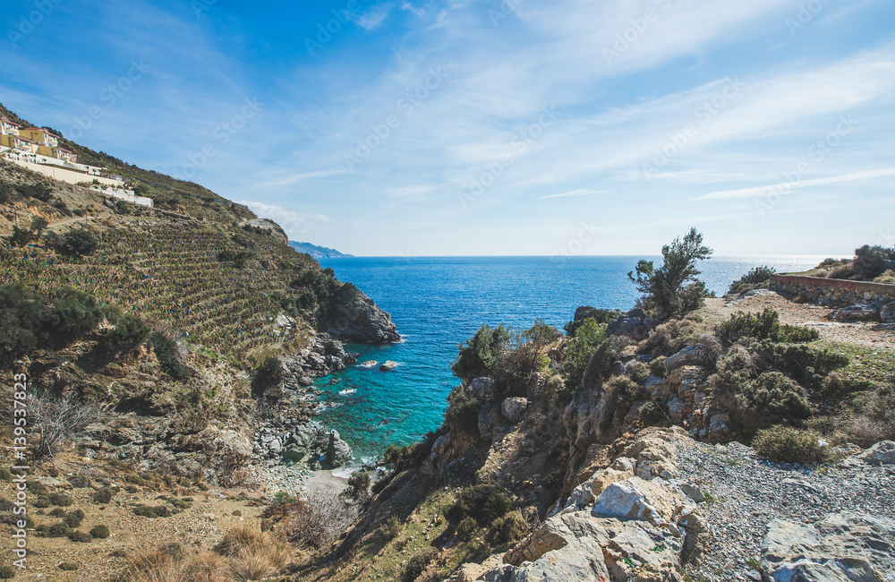 海景。天然岩石和美丽的泻湖位于土耳其地中海沿岸，靠近加齐