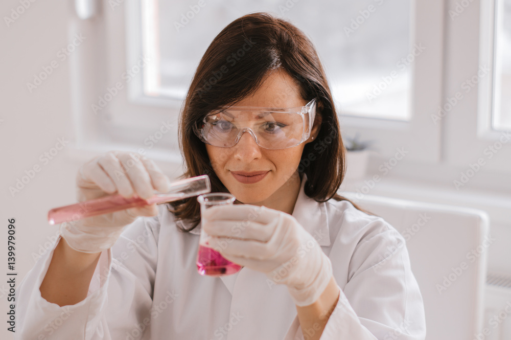 Medical researcher working in the labaratory