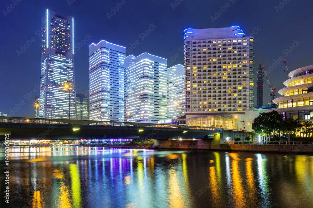 日本横滨夜晚的城市景观