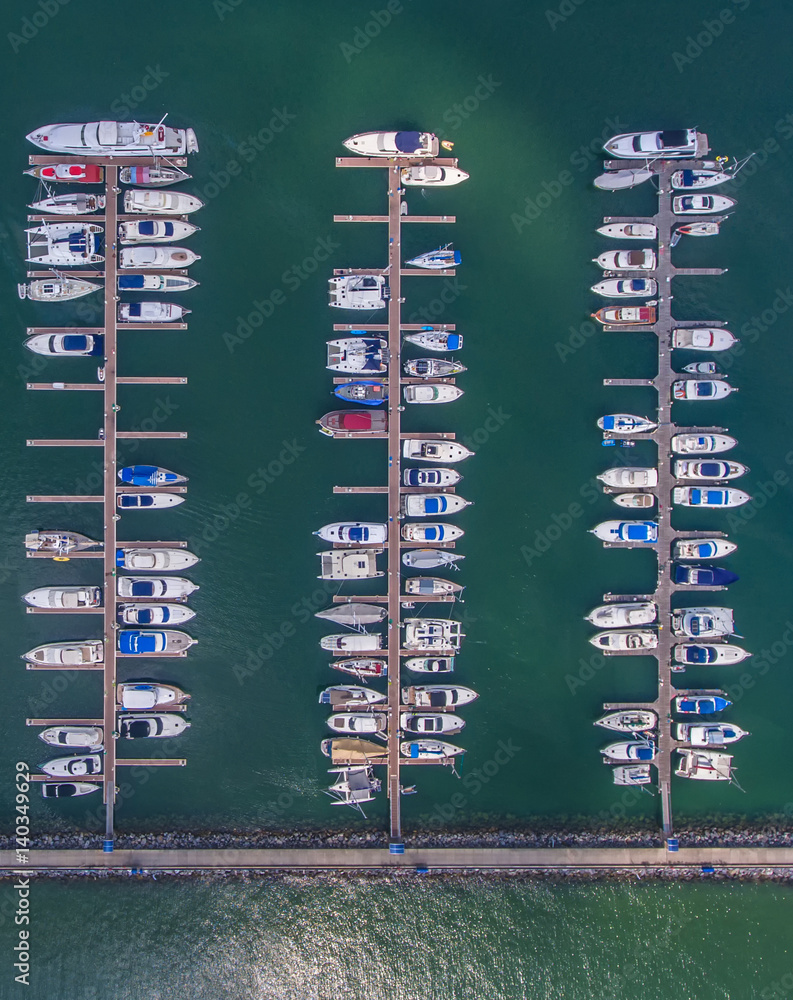 Pier speedboat. A marina lot. This is usually the most popular tourist attractions on the beach.Yach