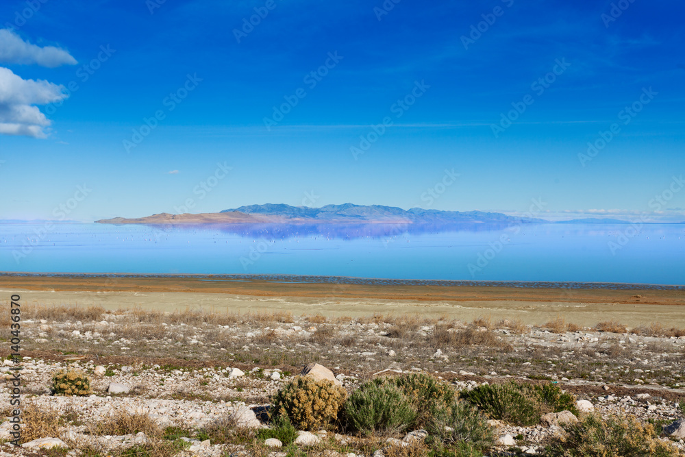 阳光明媚的大盐湖美景