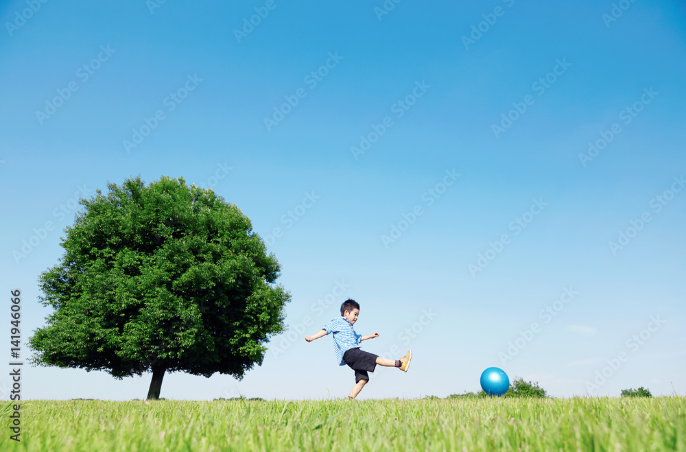 男の子　遊ぶ