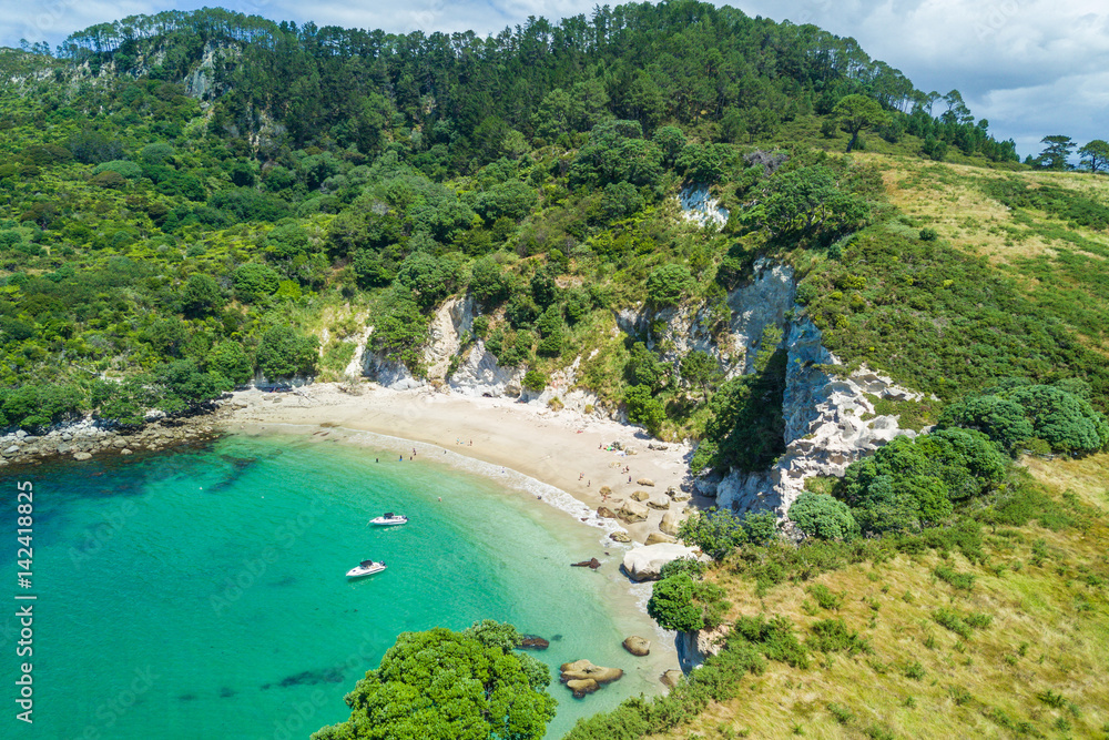 北卡罗来纳州科罗曼德尔半岛Te Whanganui-A-Hei（大教堂湾）海洋保护区的空中