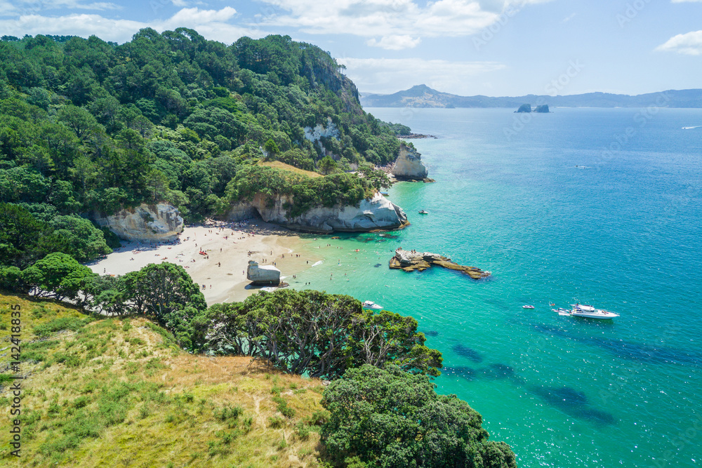 北卡罗来纳州科罗曼德尔半岛Te Whanganui-A-Hei（大教堂湾）海洋保护区的空中