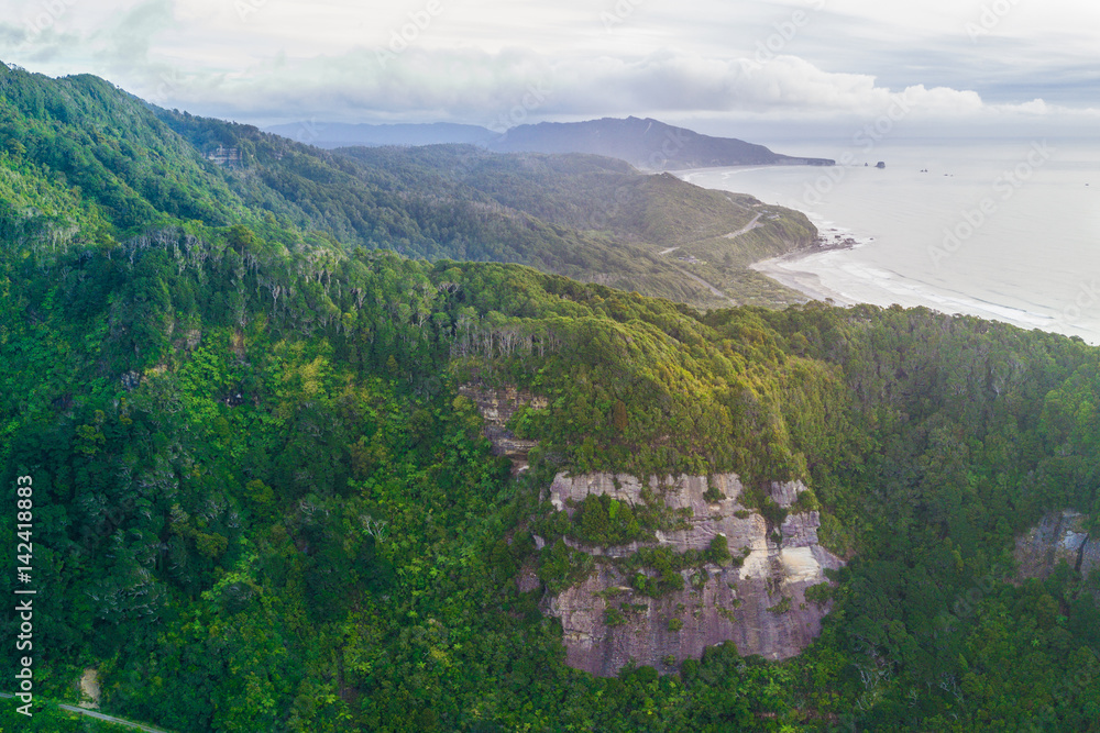 新西兰南岛西海岸鸟瞰图。