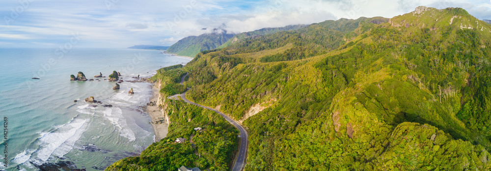 新西兰南岛西海岸鸟瞰图。