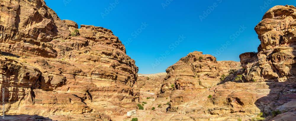 Wadi Jeihoon，通往佩特拉El Deir修道院的道路