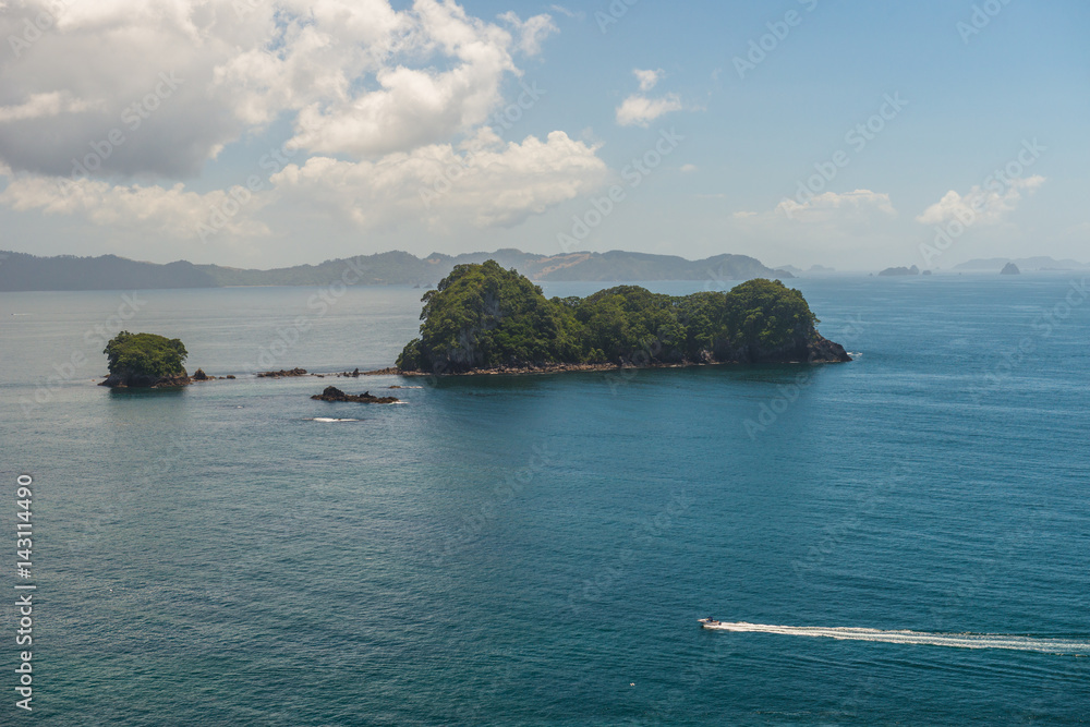 新西兰科罗曼德尔半岛北岛的Te Whanganui-A-Hei（大教堂湾）海洋保护区