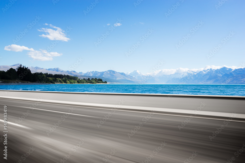 蓝天中有碧海的空路