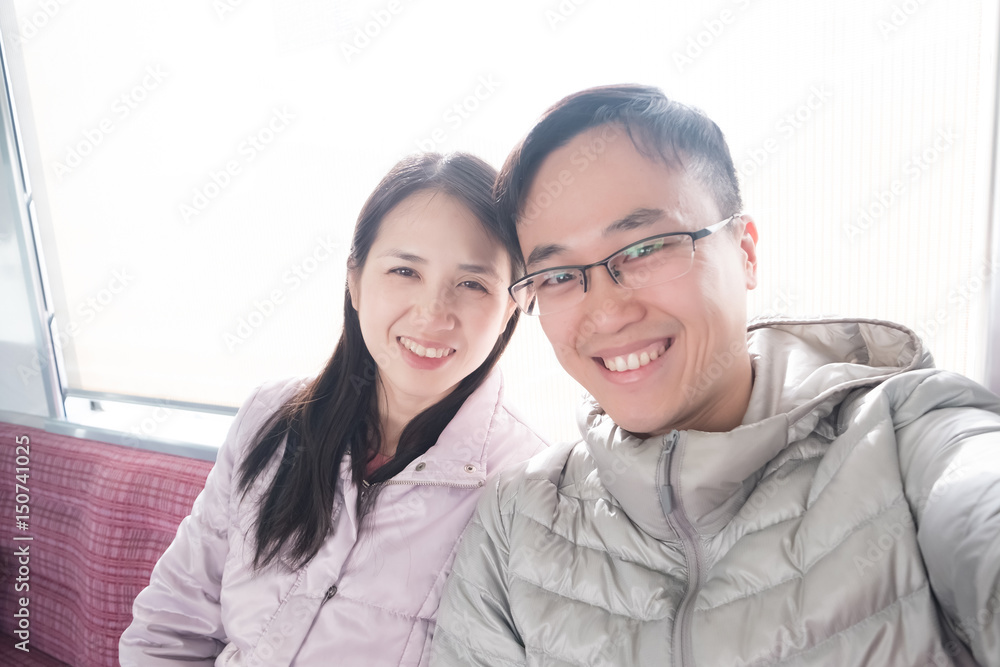 couple selfie in bus