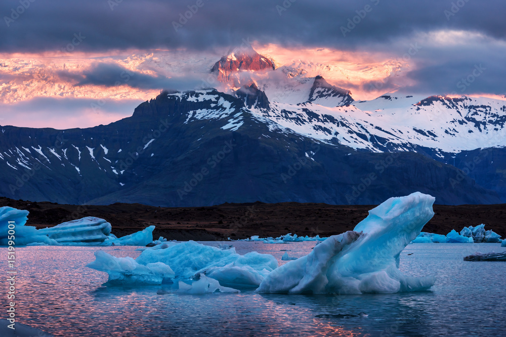 Icebergs in Jokulsarlon glacial lagoon