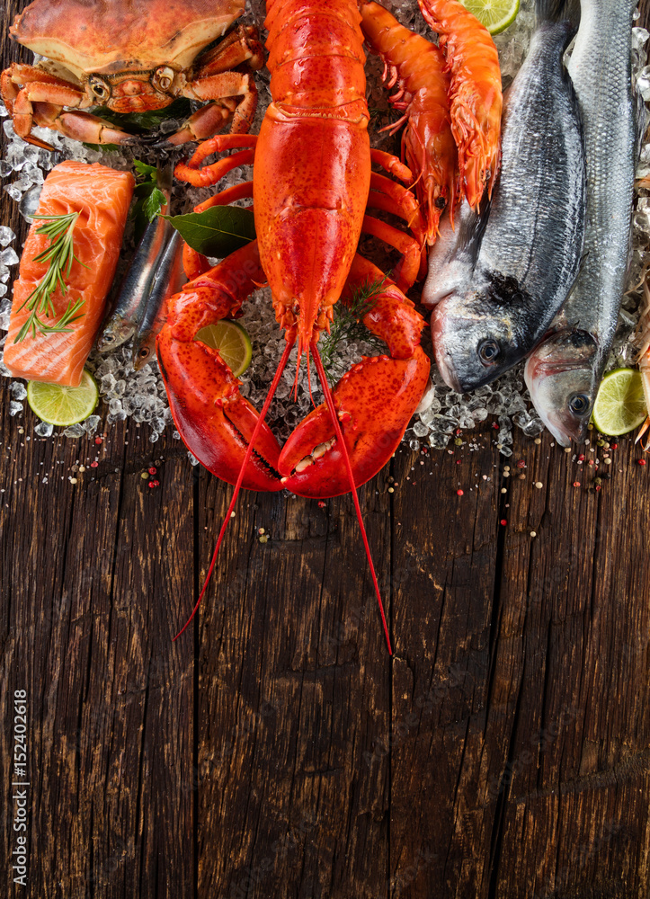 Many kind of seafood, served on crushed ice