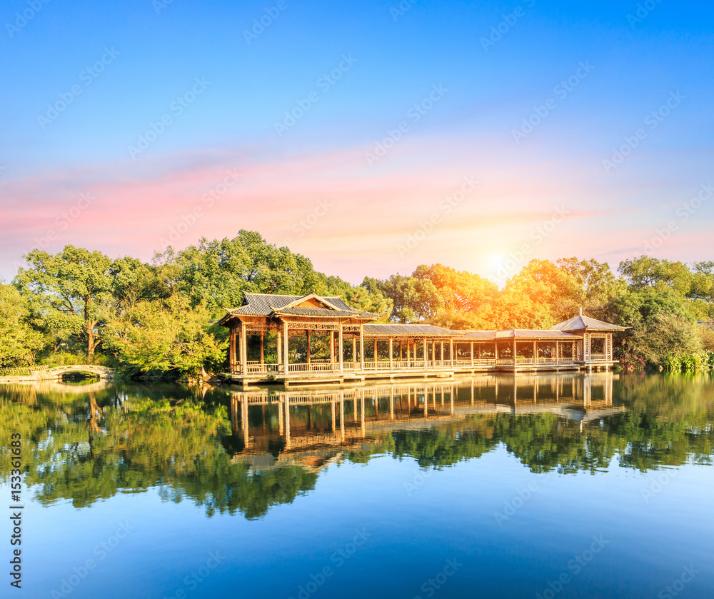 夏日美丽的杭州西湖花园，中国