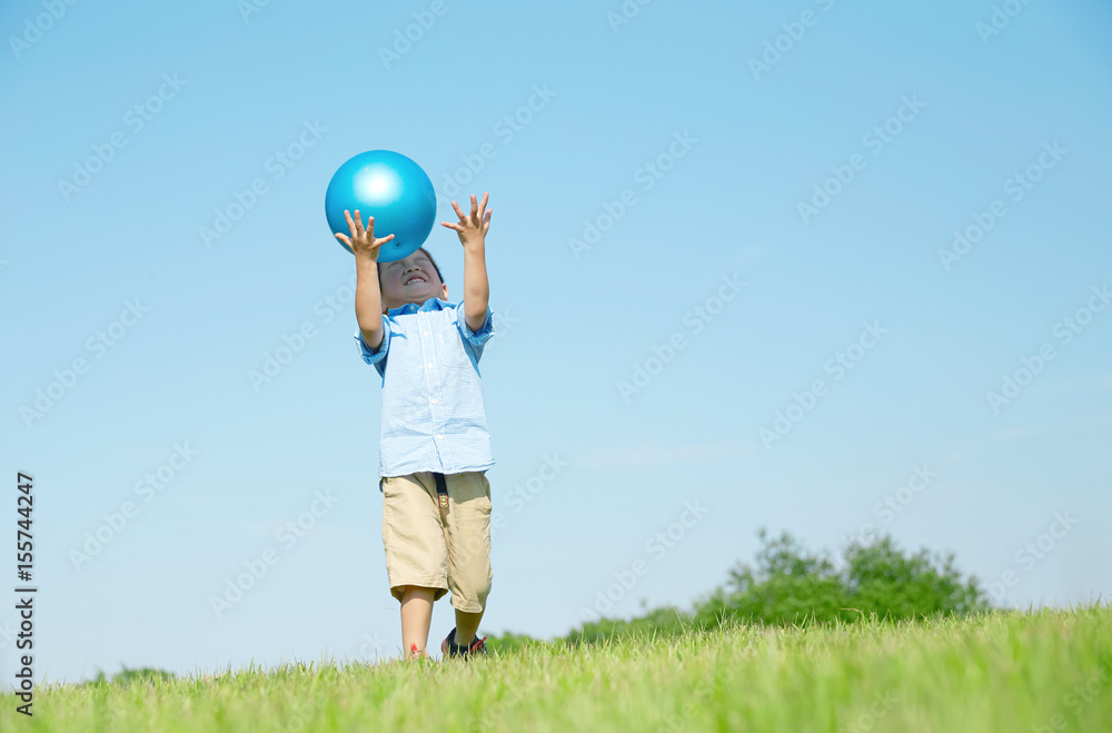 男の子　ボール遊び