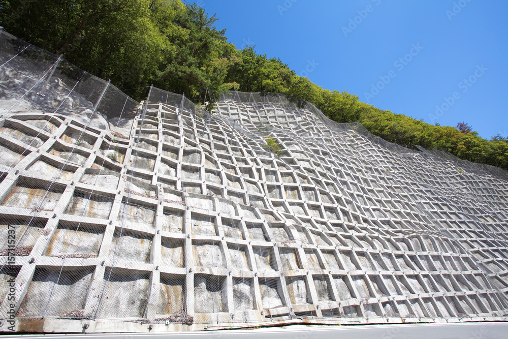 建筑钢网防护滑坡山体