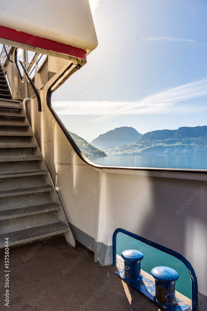 Autofähre auf dem Vierwaldstättersee, Schweiz, Europa