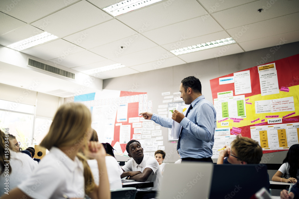 Diversity students learning in the classroom